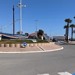 T2 En Bord De Pour 4 Pers, Rdc Avec Parking - Fr-1-797-39 Port-la-Nouvelle