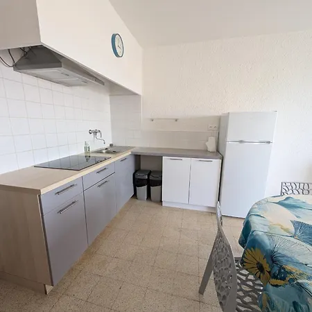 Apartmán T2 En Bord De Pour 4 Pers, Rdc Avec Parking - Fr-1-797-39 Port-la-Nouvelle